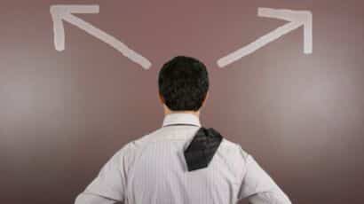 Man standing between to arrows, one taking him to contract staffing, one taking him to RPO