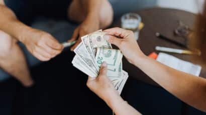 Virginia employer counting out money for salary determined through pay transparency